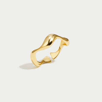Elyra Smooth Flow Ring | Zlato