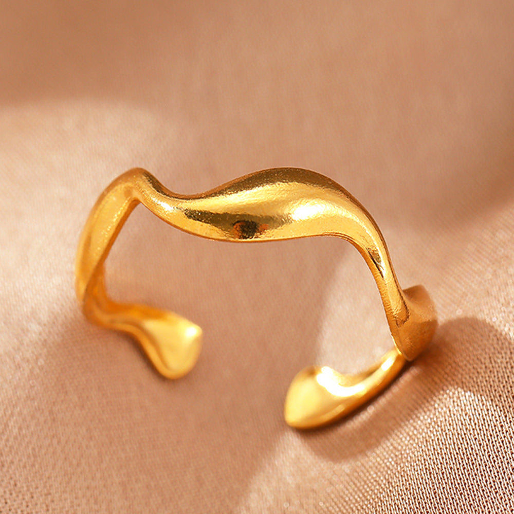 Elyra Smooth Flow Ring | Zlato