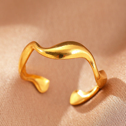 Elyra Smooth Flow Ring | Zlato
