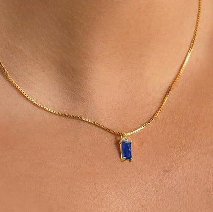 Minimalistický safírový přívěsek na náhrdelníku | Bílé zlato