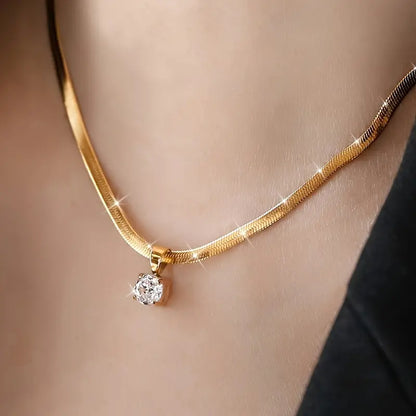Elegantní náhrdelník s rhinestony | Zlato